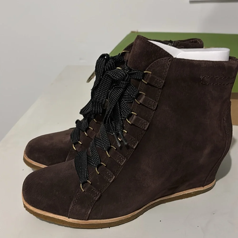 Earth Kalmar Women's‎ Charcoal Suede Wedge Ankle Boots Size 9 NWB
